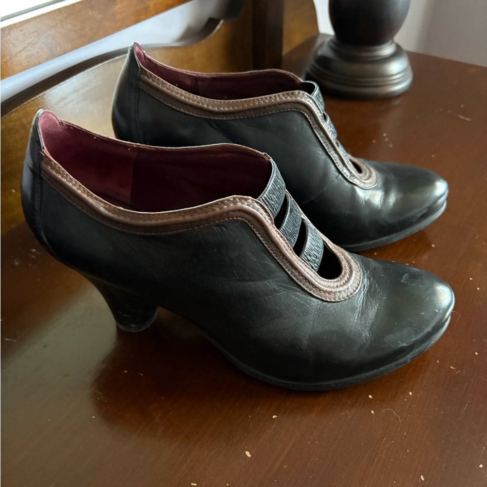 Elegant Black and Brown Women's Heels